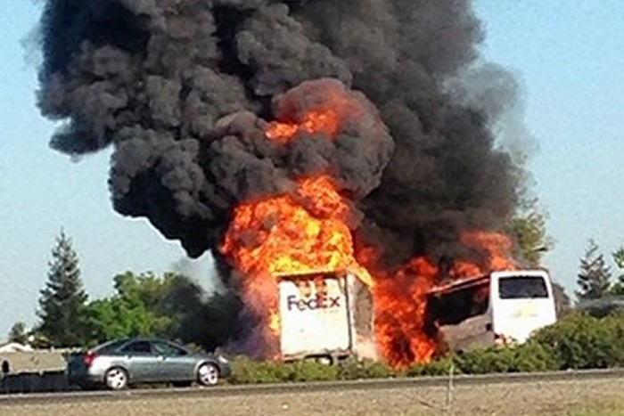 Kamion ütközött busszal, tíz halott 4