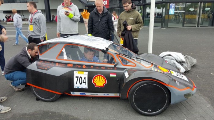 Kíváncsi vagy, mennyit lehet autózni egyetlen liter benzinnel? 11