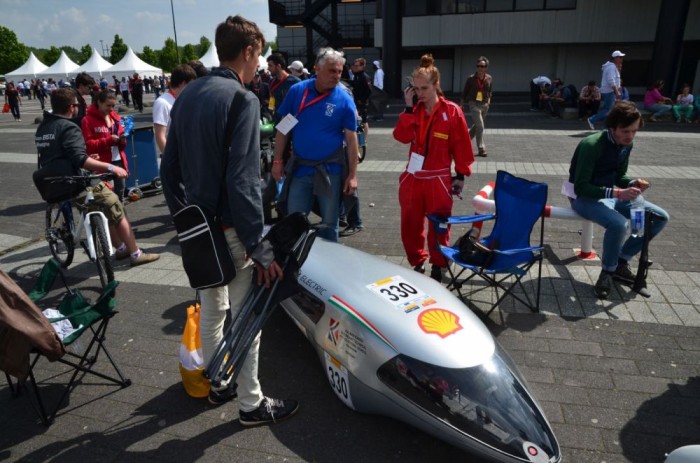 Kíváncsi vagy, mennyit lehet autózni egyetlen liter benzinnel? 13