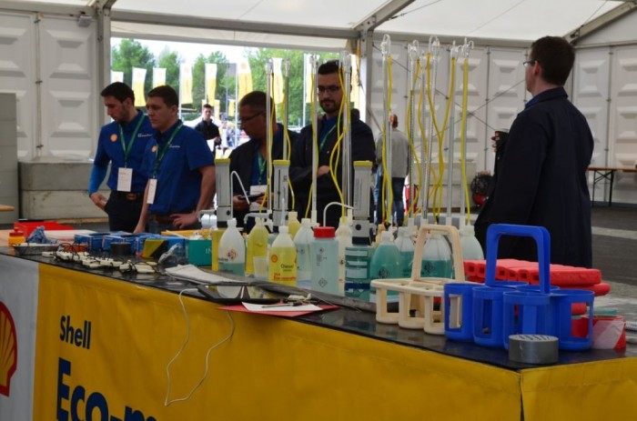 Kíváncsi vagy, mennyit lehet autózni egyetlen liter benzinnel? 8