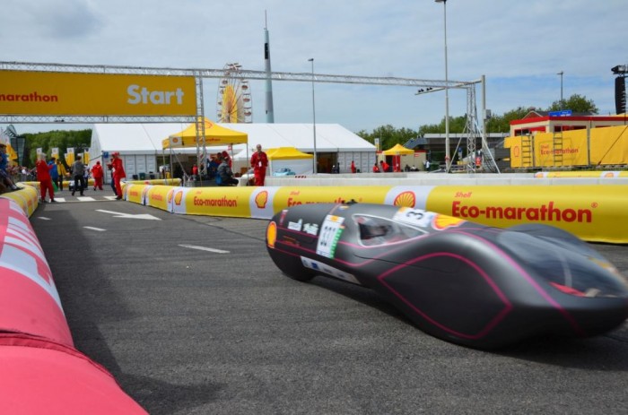 Kíváncsi vagy, mennyit lehet autózni egyetlen liter benzinnel? 14