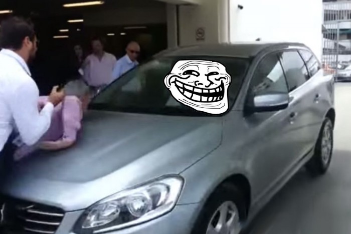 Így gázolt embert az önjáró Volvo