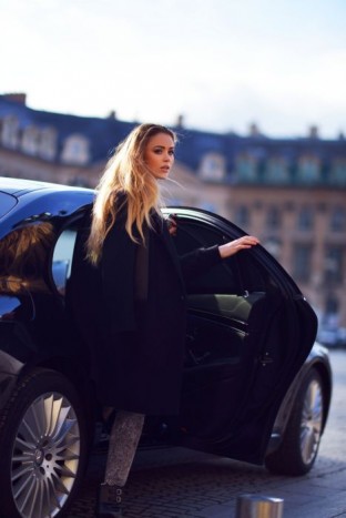 Forró az utastér, vetkőznek a hölgyek 25