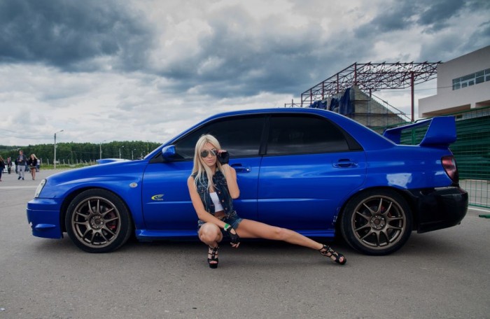 Forró az utastér, vetkőznek a hölgyek 12