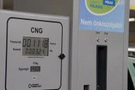 Budapesten 345, Szegeden 289, Győrött 326 forint a CNG kilója. Éljen a Szabad Piac!