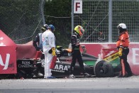 F1: Lehelj puszit a falakra! 40