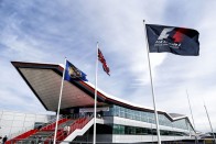 F1: Hamiltonnak csak a győzelem jó Silverstone-ban 41