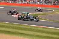 F1: Hamiltonnak csak a győzelem jó Silverstone-ban 46