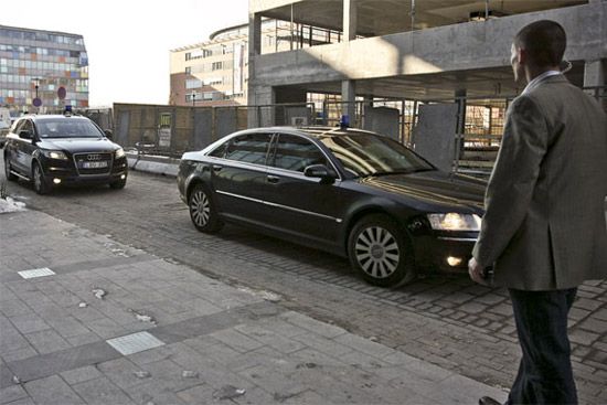 Milliárdokért vesz új autókat az állam