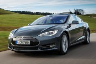 Itthon is kapható lesz a Tesla Model S 8