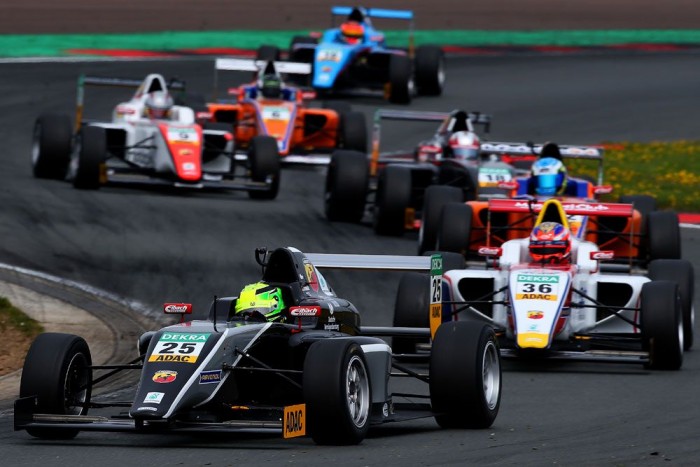 Schumacher fia a balesetről: törött kézzel is versenyez 6