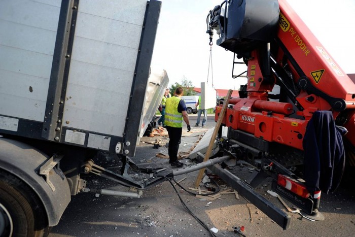 A nap képe – betonelemeket szállító kamion karambolozott 3