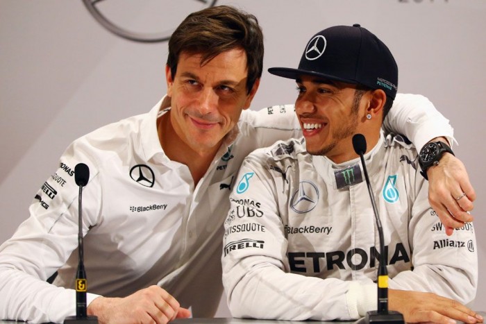 Az F1-főnökök leborultak Hamilton előtt 4