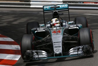 Az F1-főnökök leborultak Hamilton előtt