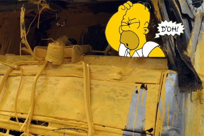 Ezért ne karambolozz festékkel teli teherautóval