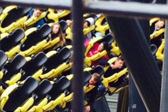 Mindent vér borított: tragédia a hullámvasúton