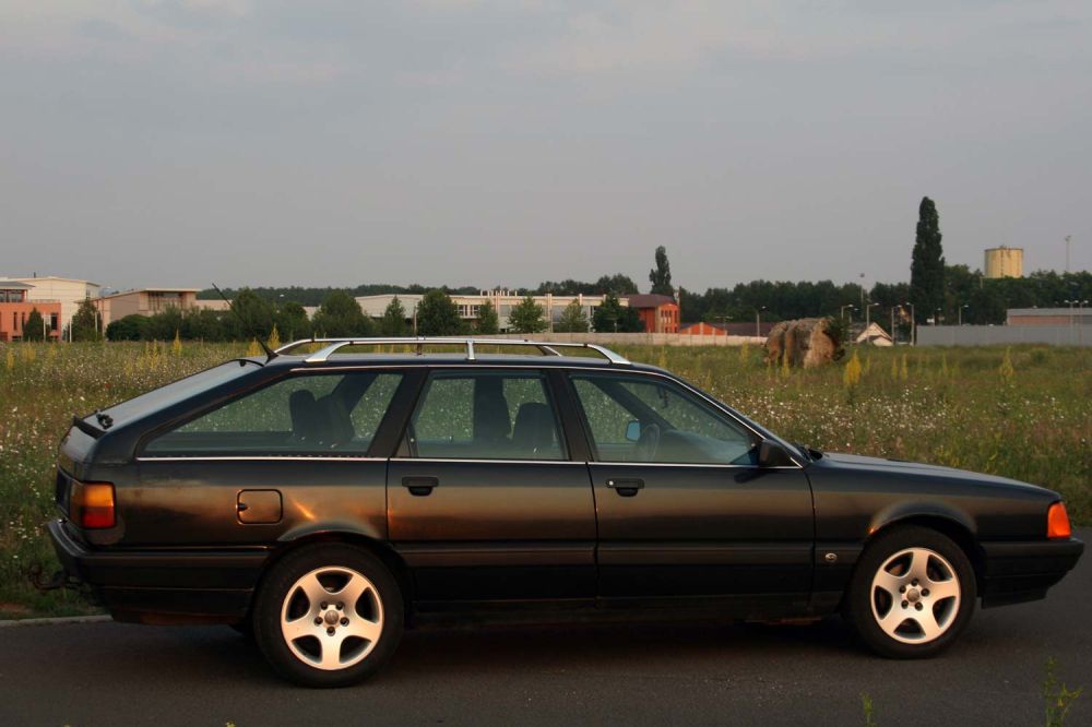 Egyszerű, könnyen szerelhető és kiugróan tartós a 100-as Audi mechanikája. A horganyzott karosszéria miatt rozsdavédelme messze átlagon felüli, amíg le nem zúzzák