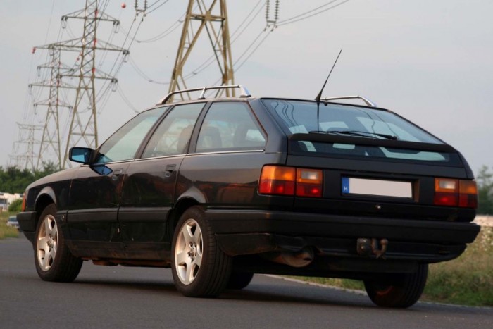 A C3 az 1982 utáni generáció száma, a C4-esből lett 1994-től az első A6. Azt nem tudom, hogy a névnek van-e köze a latin centum, azaz 100 szóhoz 