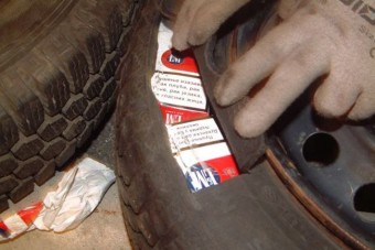 Még a kerekekbe is cigit rejtett a csempész