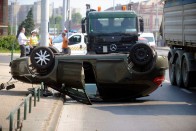 A nap képe – felborult egy autó Budapesten 2