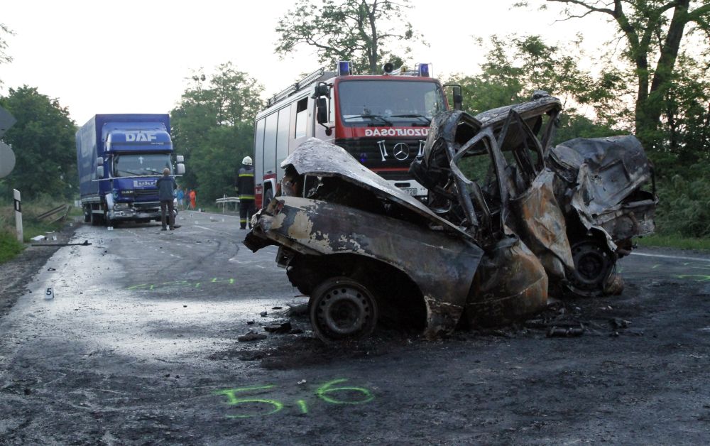 Horrorbaleset, két halott a 37-es főúton 6