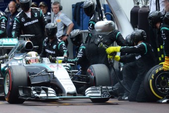 F1: Hamilton rendületlenül bízik a Mercedesben