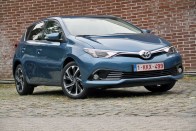 Ezt is megértük: Toyota Auris turbómotorral 56