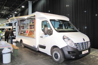 Árokba borult a lopott kenyeres kocsival