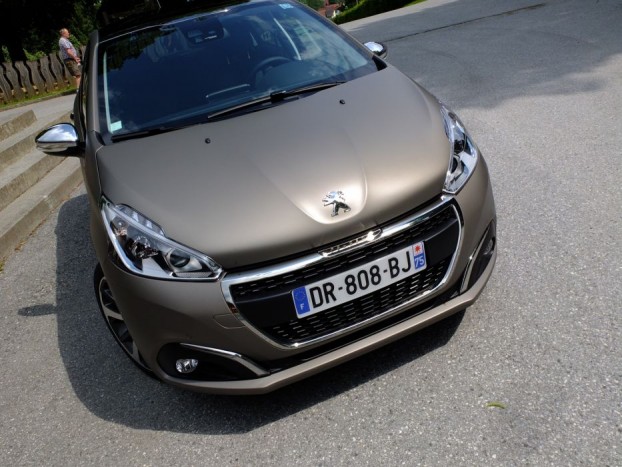 Új a matt hatású árnyalat, ez a festés állítólag strapabíróbb, és nem mellesleg, menő.