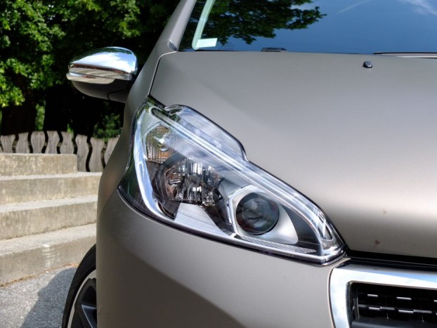 Új a nappali LED-es menetfény, valamint immár két tónusú az első fényszóró.