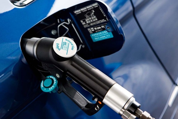 Használt autó: mit a legolcsóbb tankolni? 7 | Vezess Itthon csak a kutas tankolhat gézt, legyen az autógáz vagy sűrített földgáz