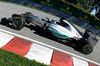 F1: Hamilton lazán hozta a pole-t, Vettel sehol