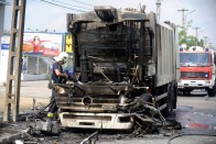 A nap képe – kiégett egy kukásautó az Üllői úton 2