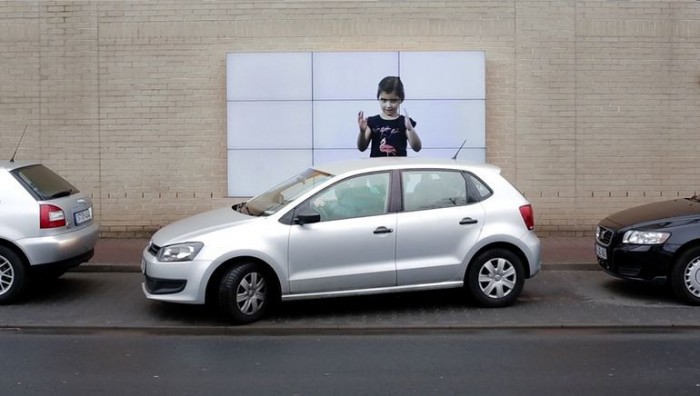 Falra másztak a parkolásért – meglepő parkolósegédek 3