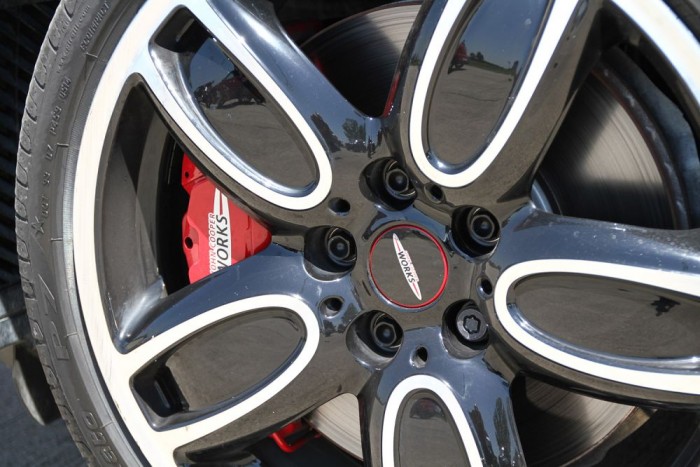 A legerősebb MINI 9 | Vezess Masszív, megbízható fékek