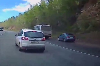 Komoly baleset lett a jobbról kerülés ára