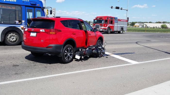 Motorosnak tolatott egy tanuló sofőr 3