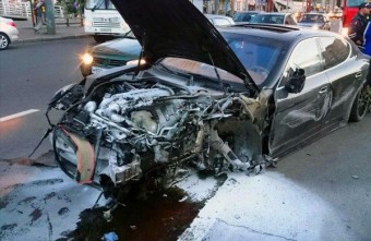 Kivégezte a Porschét a nő, pedig 50 métert nem ment vele