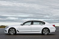 Kulcskattintással parkol az új BMW 166