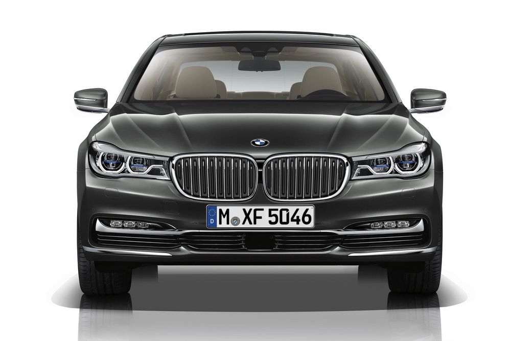 Kulcskattintással parkol az új BMW 67