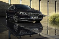 Kulcskattintással parkol az új BMW 212