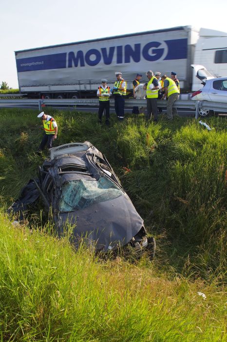 Fotók az M5-ösön történt szörnyű balesetről 5