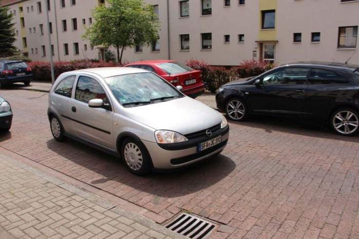 Semmilyen szervizdokumentum nem volt az autóhoz, a tulaj maga tartotta karban. Az első féktárcsák és betétek valóban újak voltak, a kuplungot is nemrég cserélte a srác
