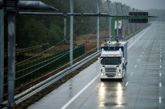 Jövőre kezdik tesztelni az áramszedős teherautókat 3 | Vezess Jövőre kezdik tesztelni az áramszedős teherautókat 3