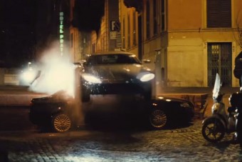 Így csak James Bond tud elpusztítani egy 166-os Alfát
