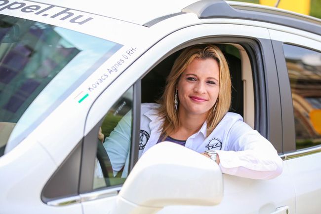 Kovács Ági segít a magyar dakarosoknak