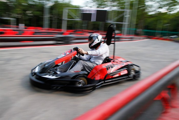 Csak gokartozni akartunk, szexi csajokkal és gazdasági miniszterrel nem számoltunk 8