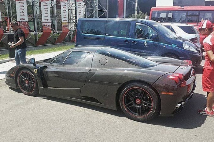 Nyers karbonban ultraszexi az Enzo 5