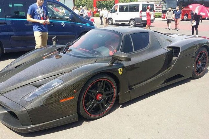 Nyers karbonban ultraszexi az Enzo 4