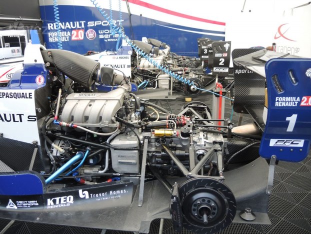 Míg a Forma-1-ben minden titkos, itt közelről megnézheted a versenytechnikát